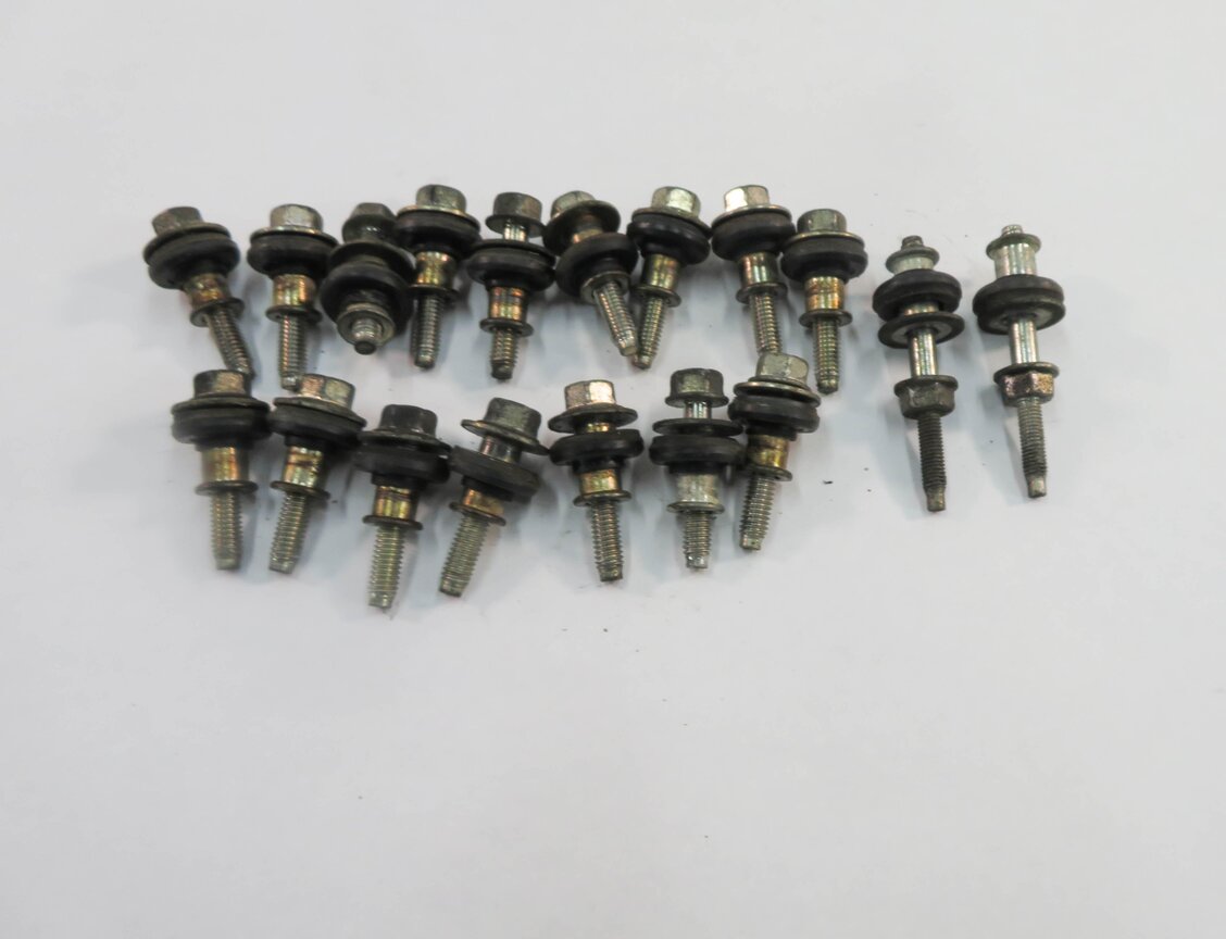 Thumbnail 7: 2010-2018 RANGE ROVER SPORT (L320 L322 L405 L494) 5.0L V8 - RIGHT VALVE COVER