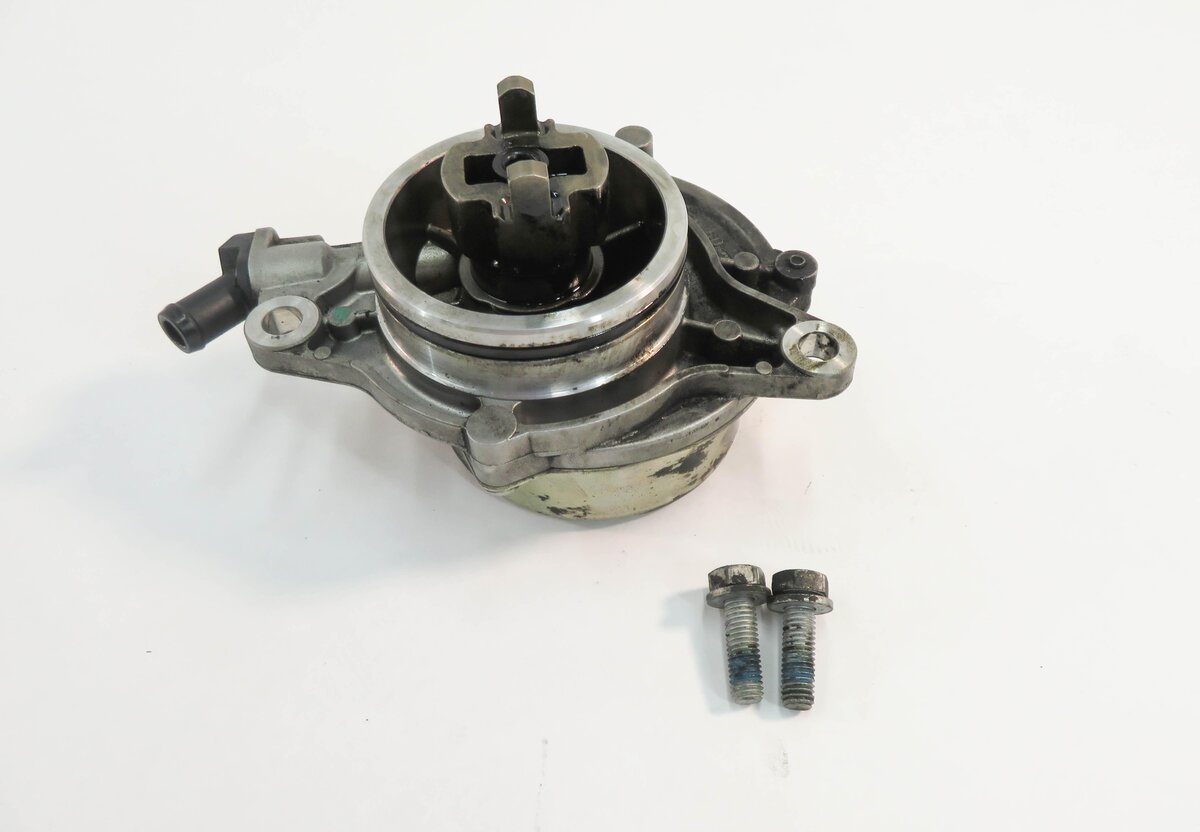 2009-2013 BMW X5 335D (E70 E90) 3.0L M57Y TURBO DIESEL ENGINE BRAKE VACUUM PUMP