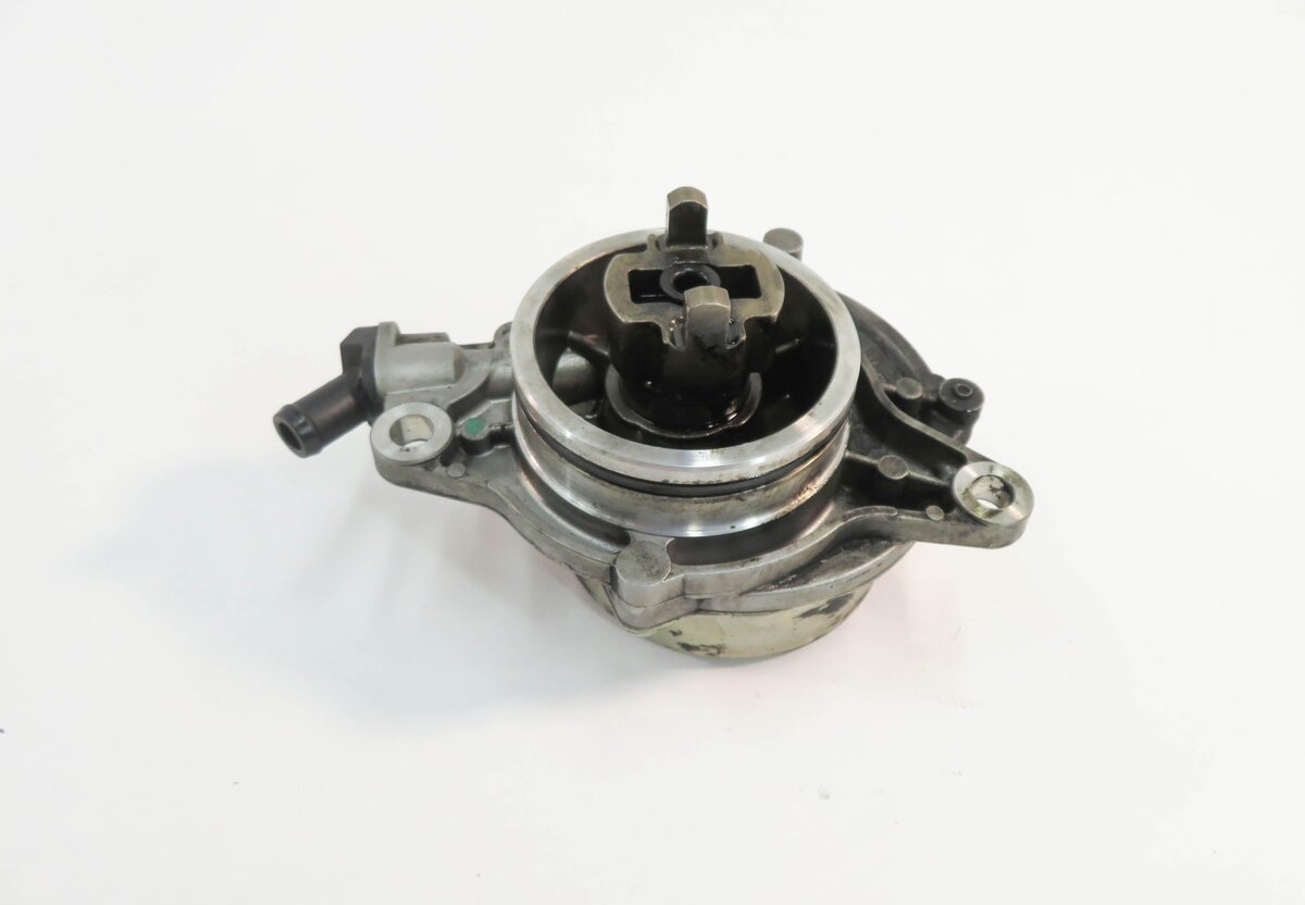 Thumbnail 2: 2009-2013 BMW X5 335D (E70 E90) 3.0L M57Y TURBO DIESEL ENGINE BRAKE VACUUM PUMP