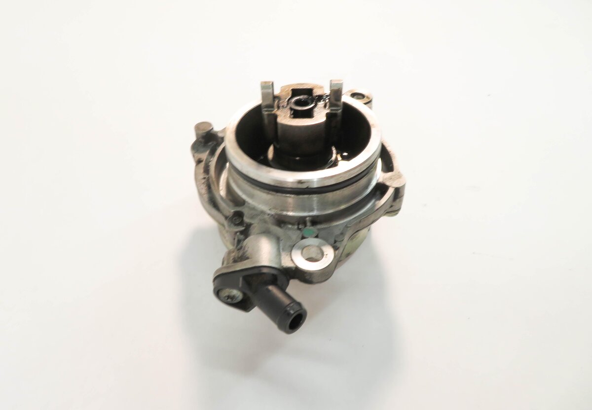 Thumbnail 3: 2009-2013 BMW X5 335D (E70 E90) 3.0L M57Y TURBO DIESEL ENGINE BRAKE VACUUM PUMP