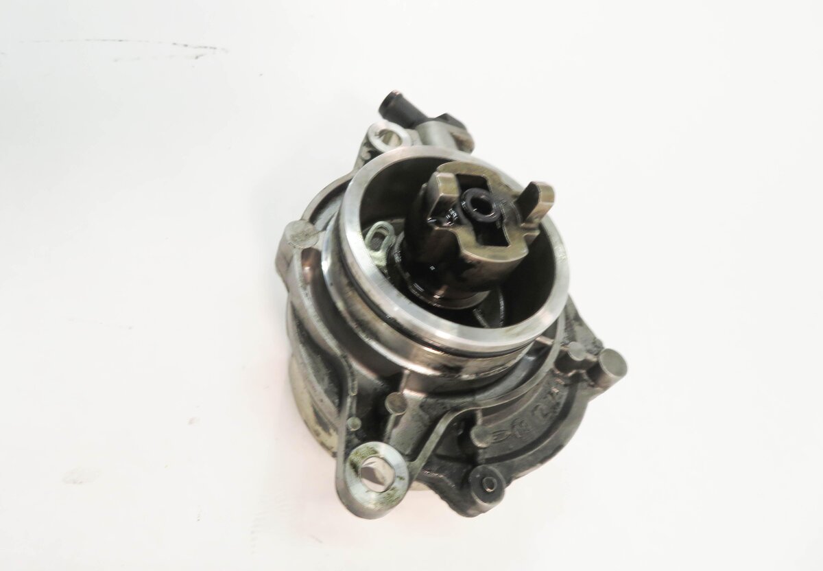 Thumbnail 4: 2009-2013 BMW X5 335D (E70 E90) 3.0L M57Y TURBO DIESEL ENGINE BRAKE VACUUM PUMP