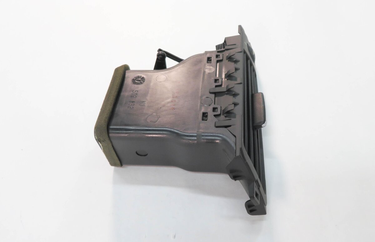 Thumbnail 2: 2011 BMW 335i (E90) RIGHT FRONT PASSENGER DASH HEATER A/C AIR VENT