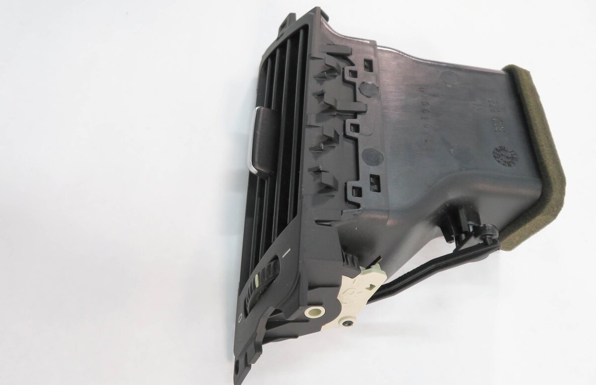 Thumbnail 3: 2011 BMW 335i (E90) RIGHT FRONT PASSENGER DASH HEATER A/C AIR VENT