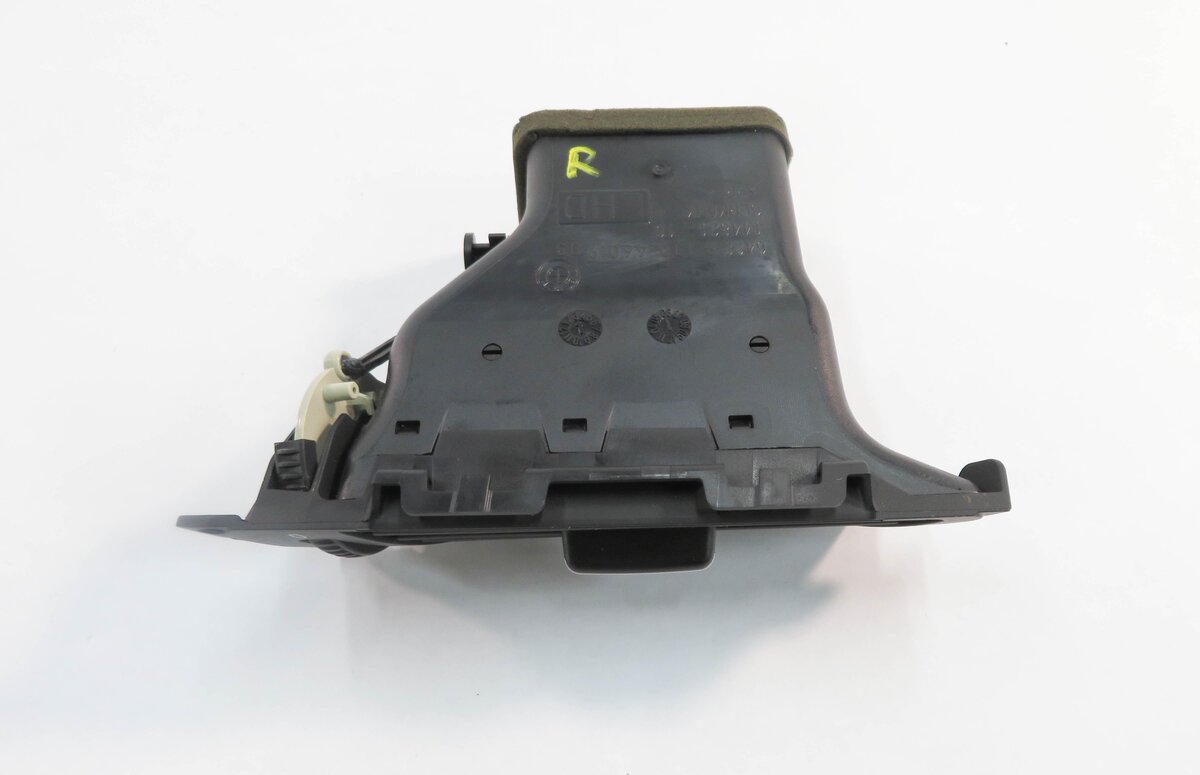 Thumbnail 5: 2011 BMW 335i (E90) RIGHT FRONT PASSENGER DASH HEATER A/C AIR VENT