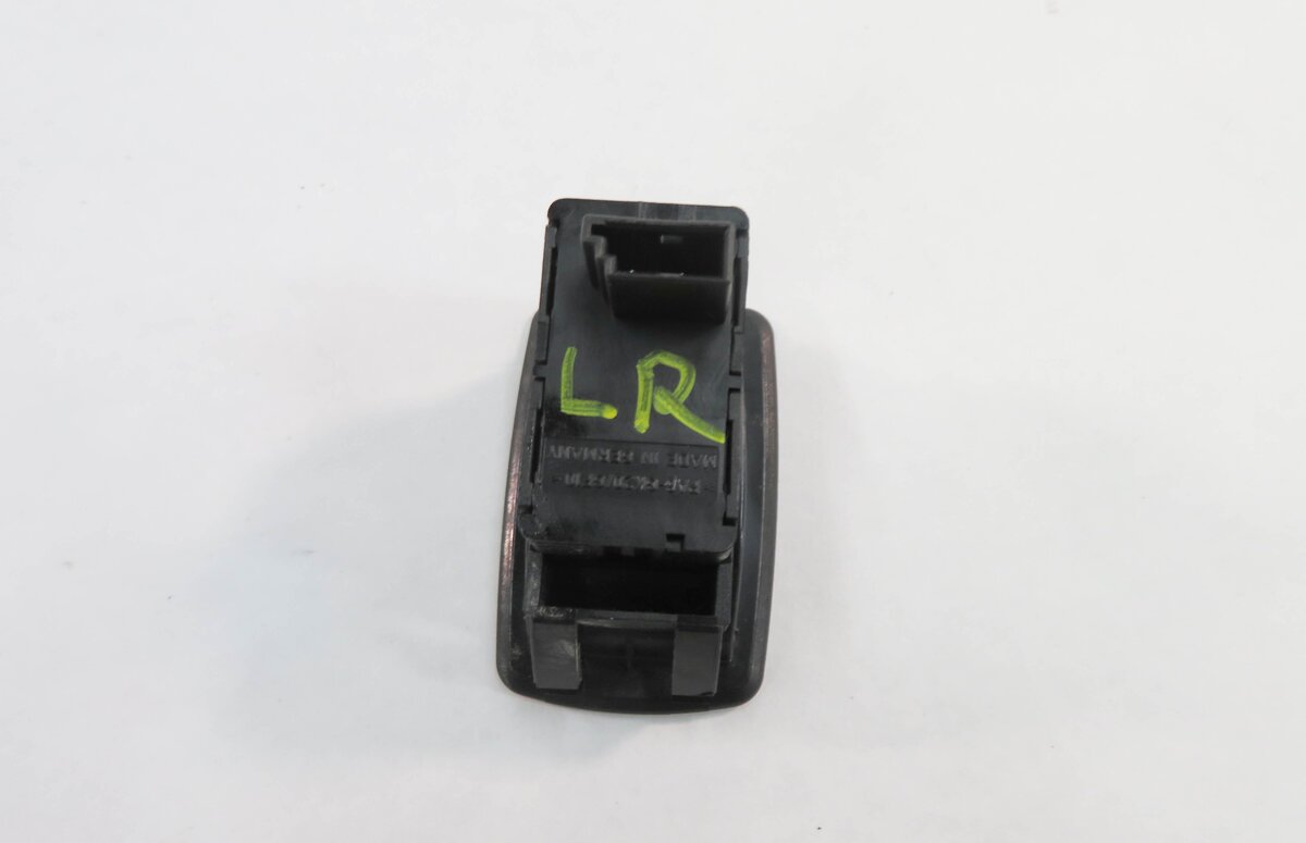 Thumbnail 5: 2011 BMW 335i (E90) FRONT / REAR - PASSENGER DOOR WINDOW SWITCH BUTTON (BLACK)