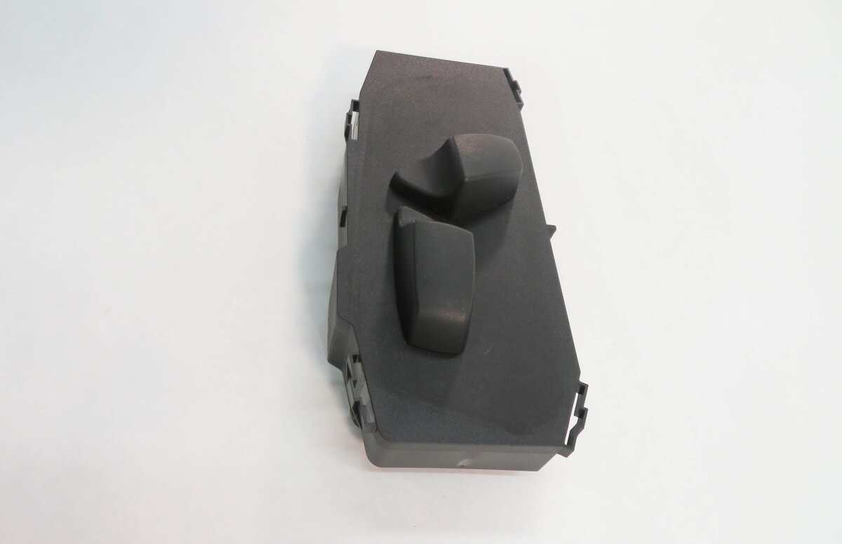 Thumbnail 3: 2011 BMW 335i (E90) RIGHT FRONT PASSENGER POWER SEAT ADJUSTMENT SWITCH