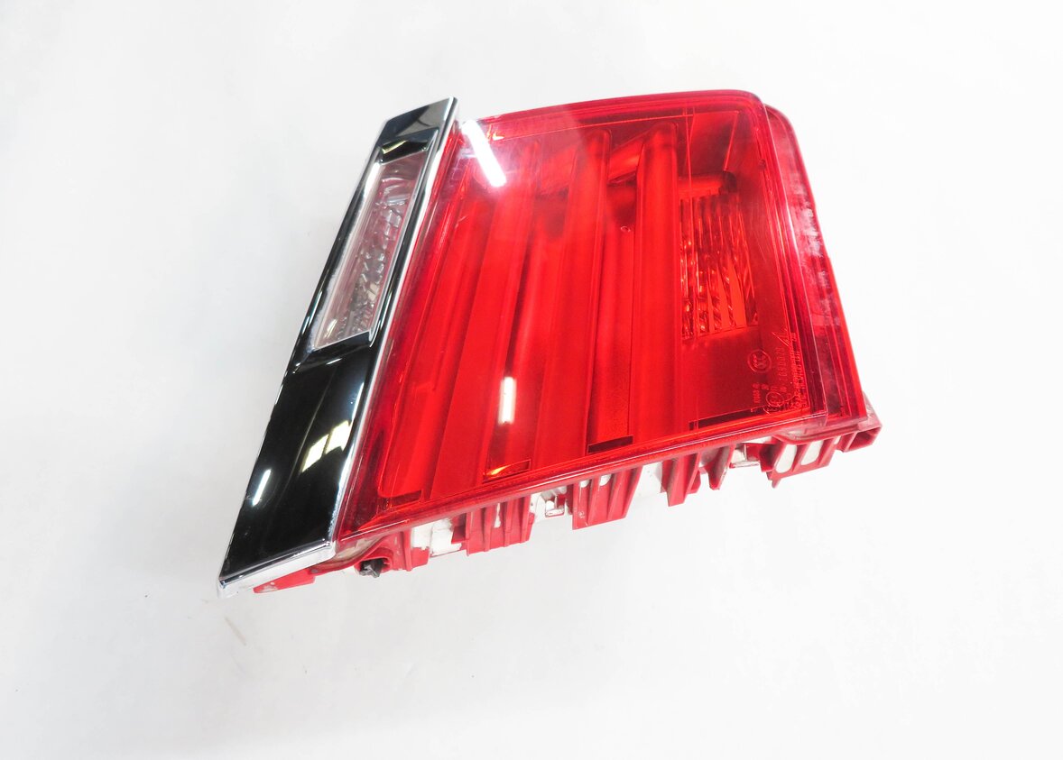 Thumbnail 4: 09-12 BMW 740i 750i 760i B7 (F01) LEFT SIDE REAR TRUNK LID TAILLIGHT LIGHT LAMP