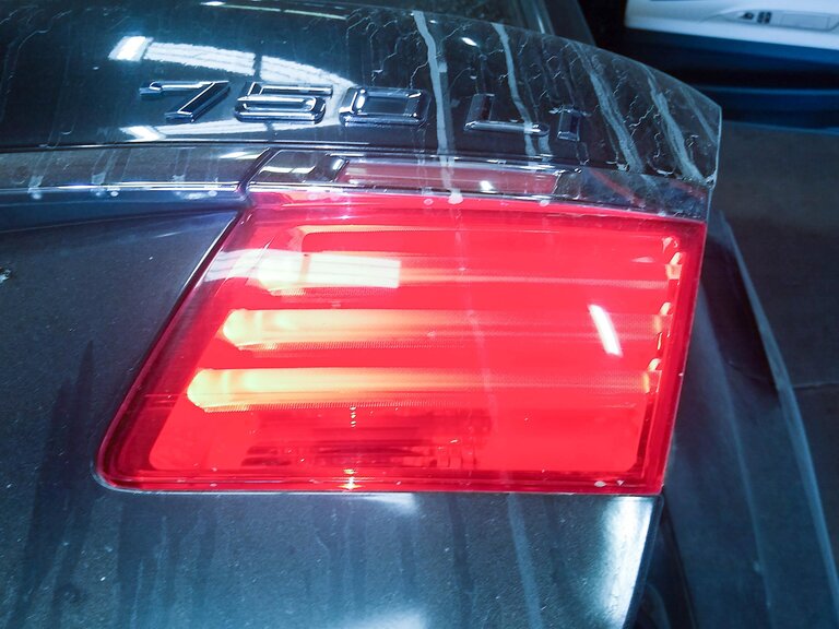Thumbnail 2: 09-12 BMW 740i 750i 760i B7 (F01) RIGHT SIDE REAR TRUNK LID TAILLIGHT LIGHT LAMP