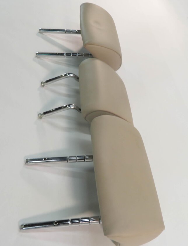 Thumbnail 3: 2009 BMW 750i (F01) REAR - LEFT / CENTER / RIGHT - HEADREST SET (OYSTER LEATHER)