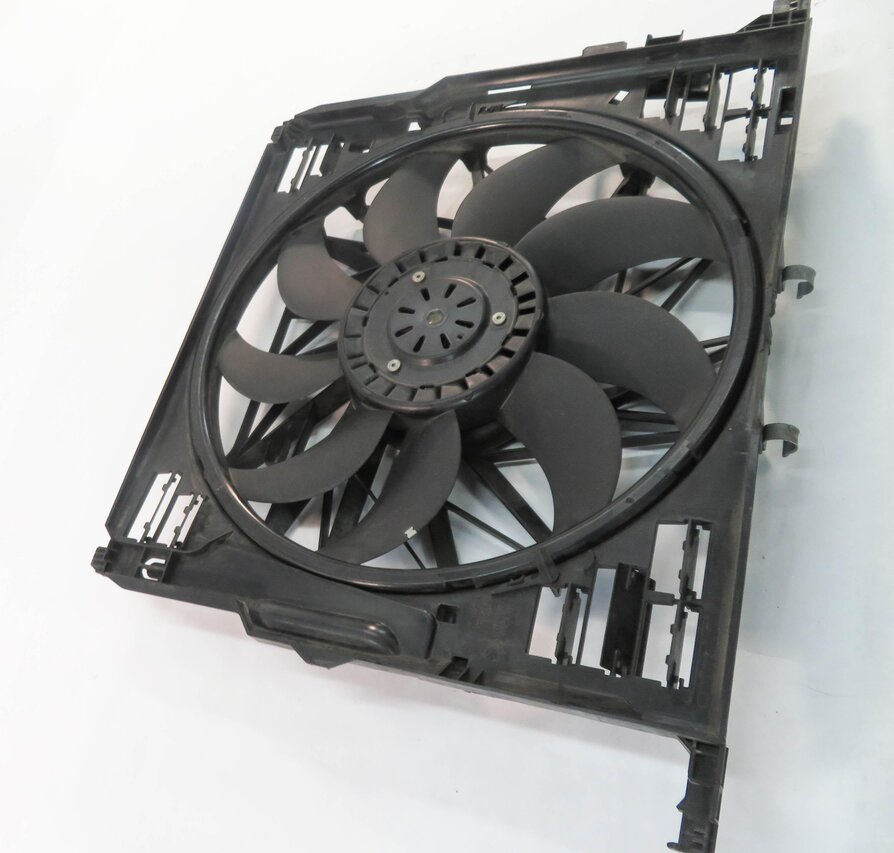 Thumbnail 2: 2010-2018 BMW 550i 550iGT 650i 750i B7 (F01 F06 F10) 850w RADIATOR COOLING FAN