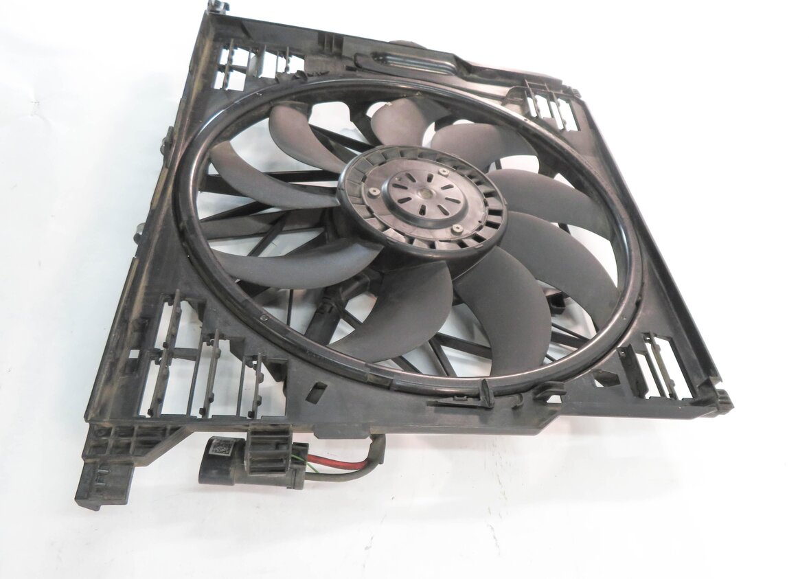Thumbnail 3: 2010-2018 BMW 550i 550iGT 650i 750i B7 (F01 F06 F10) 850w RADIATOR COOLING FAN