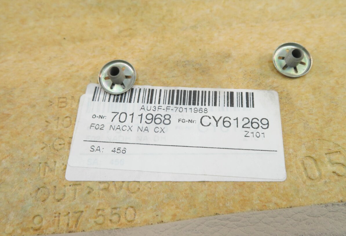 Thumbnail 6: 2009 BMW 750i (F01) RIGHT FRONT PASSENGER SEAT BACK TRIM COVER (OYSTER LEATHER)