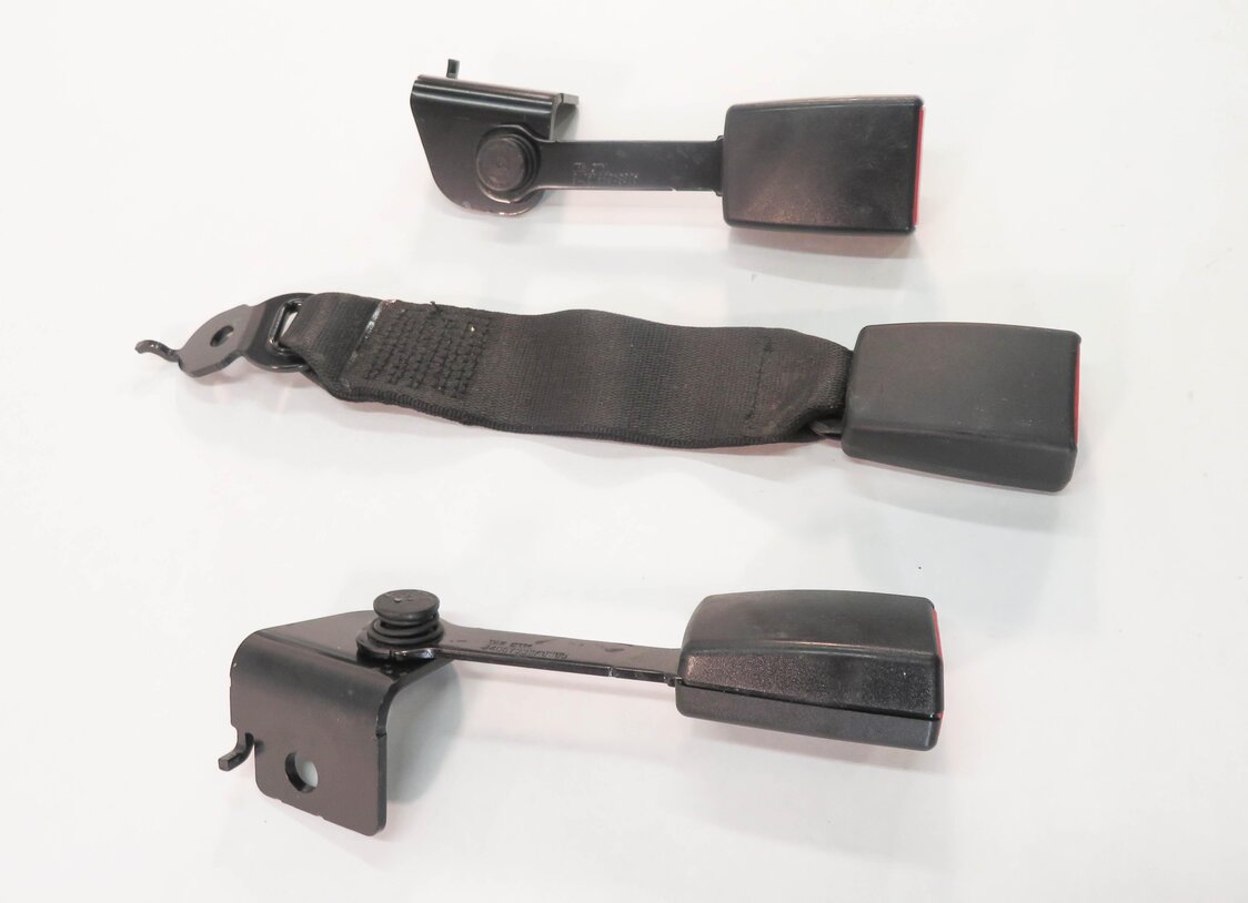 Thumbnail 3: 2009 BMW 750i (F01) REAR SEAT SEATBELT BUCKLE RECEIVER SET-3 (BLACK)