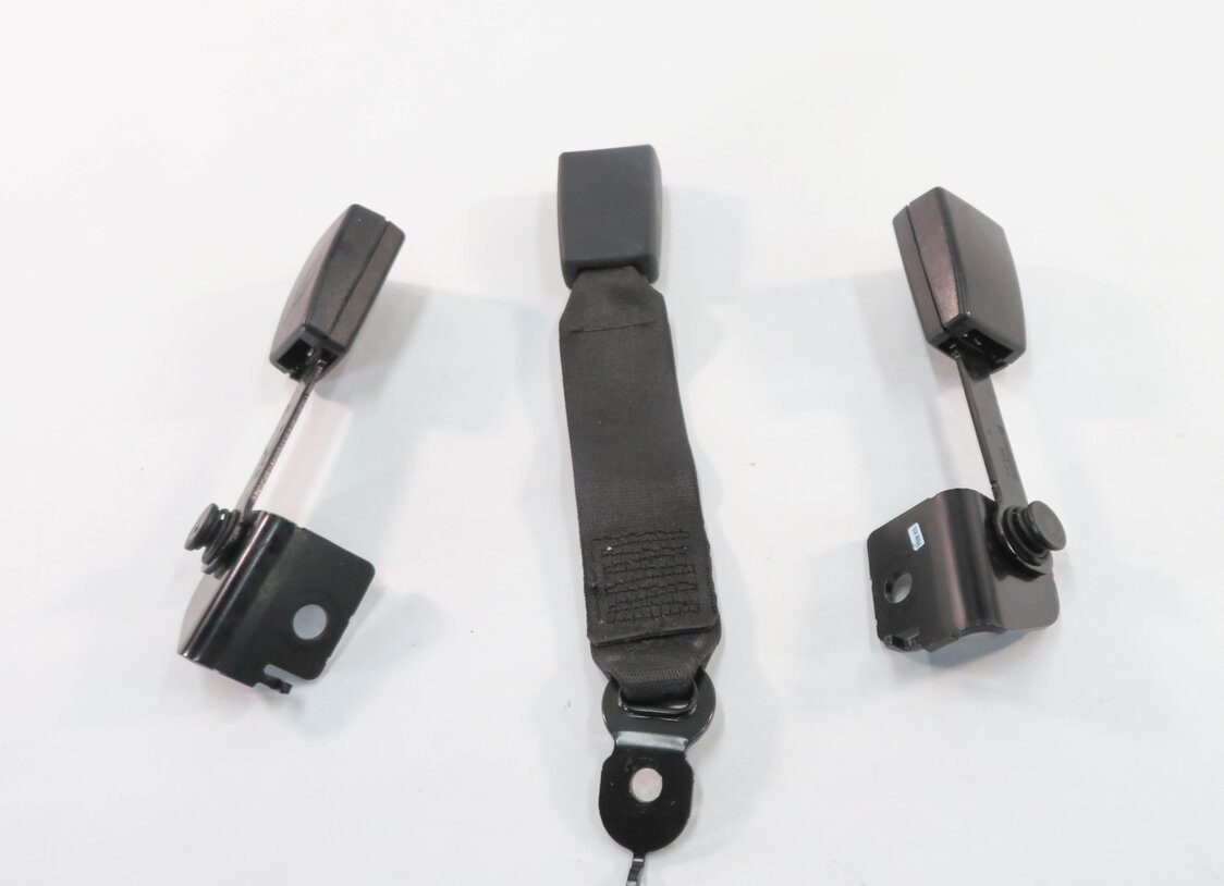 Thumbnail 5: 2009 BMW 750i (F01) REAR SEAT SEATBELT BUCKLE RECEIVER SET-3 (BLACK)