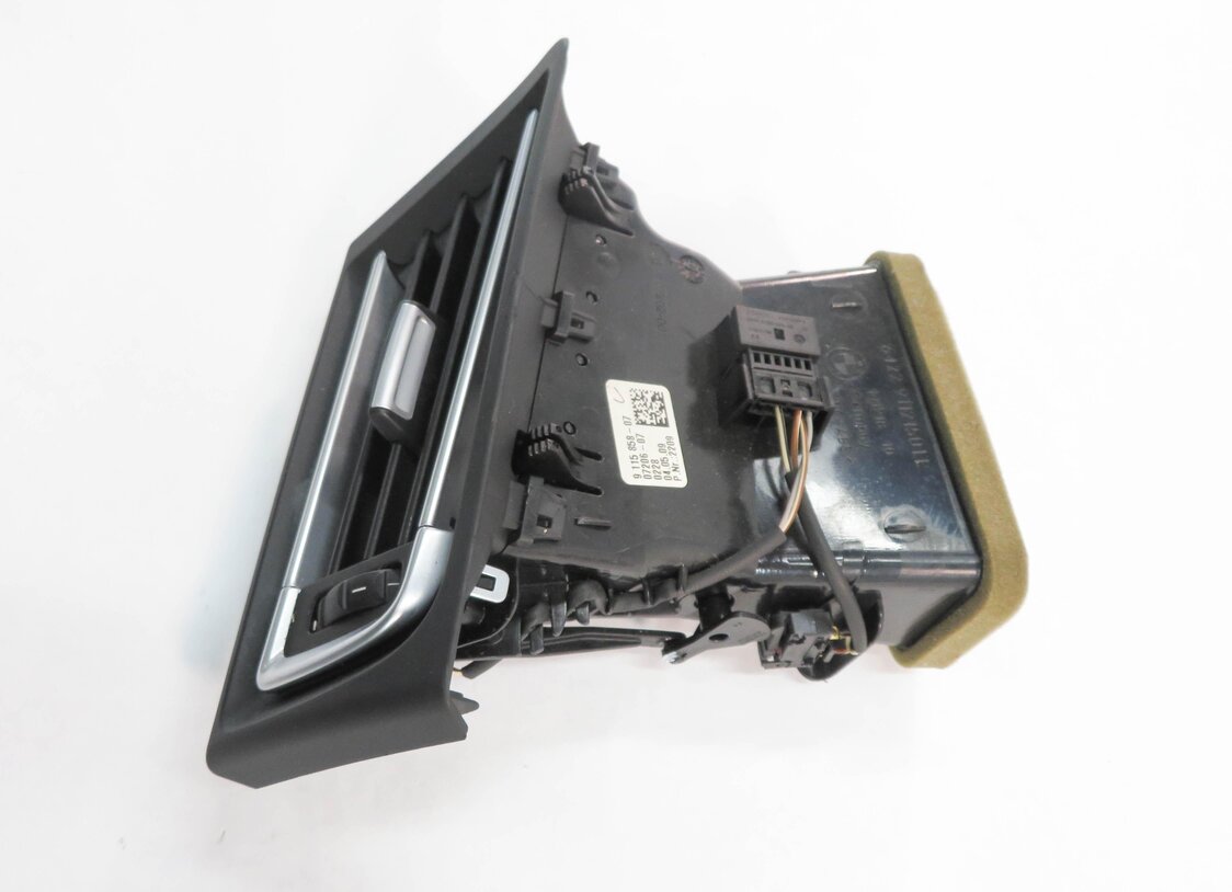 Thumbnail 3: 2009 BMW 750i (F01) RIGHT FRONT PASSENGER DASH HEATER A/C AIR VENT