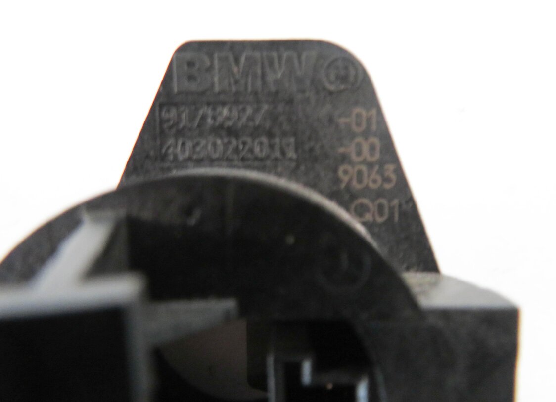 Thumbnail 5: 2009 BMW 750i (F01) IGNITION SWITCH IMMOBILIZER KEY SIGNAL COIL RING