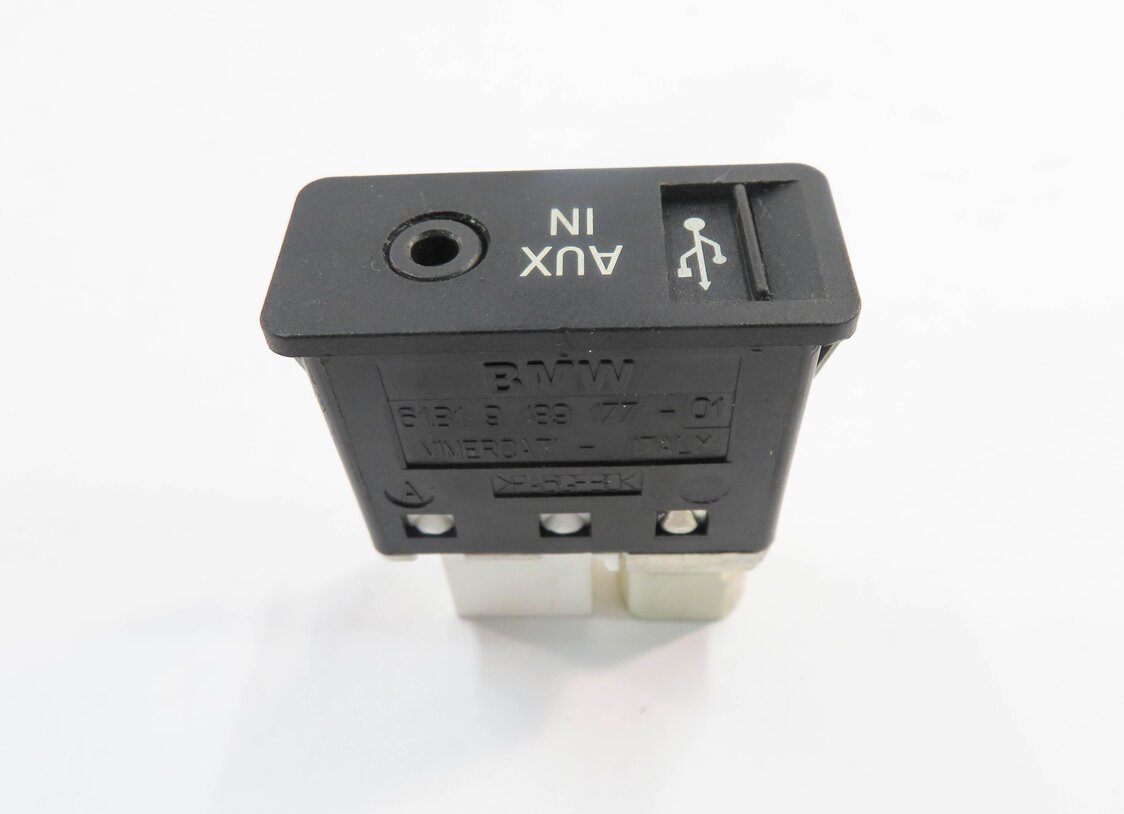 Thumbnail 4: 2009 BMW 750i (F01) RADIO STEREO AUX AUXILIARY AUDIO IN INPUT JACK w/ USB