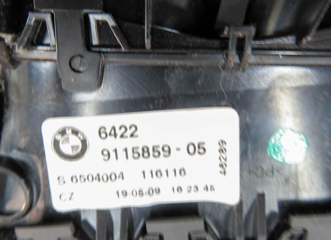 Thumbnail 6: 2009 BMW 750i (F01) CENTER DASH HEATER A/C AIR VENT w/ HAZARD & CENTRAL LOCK