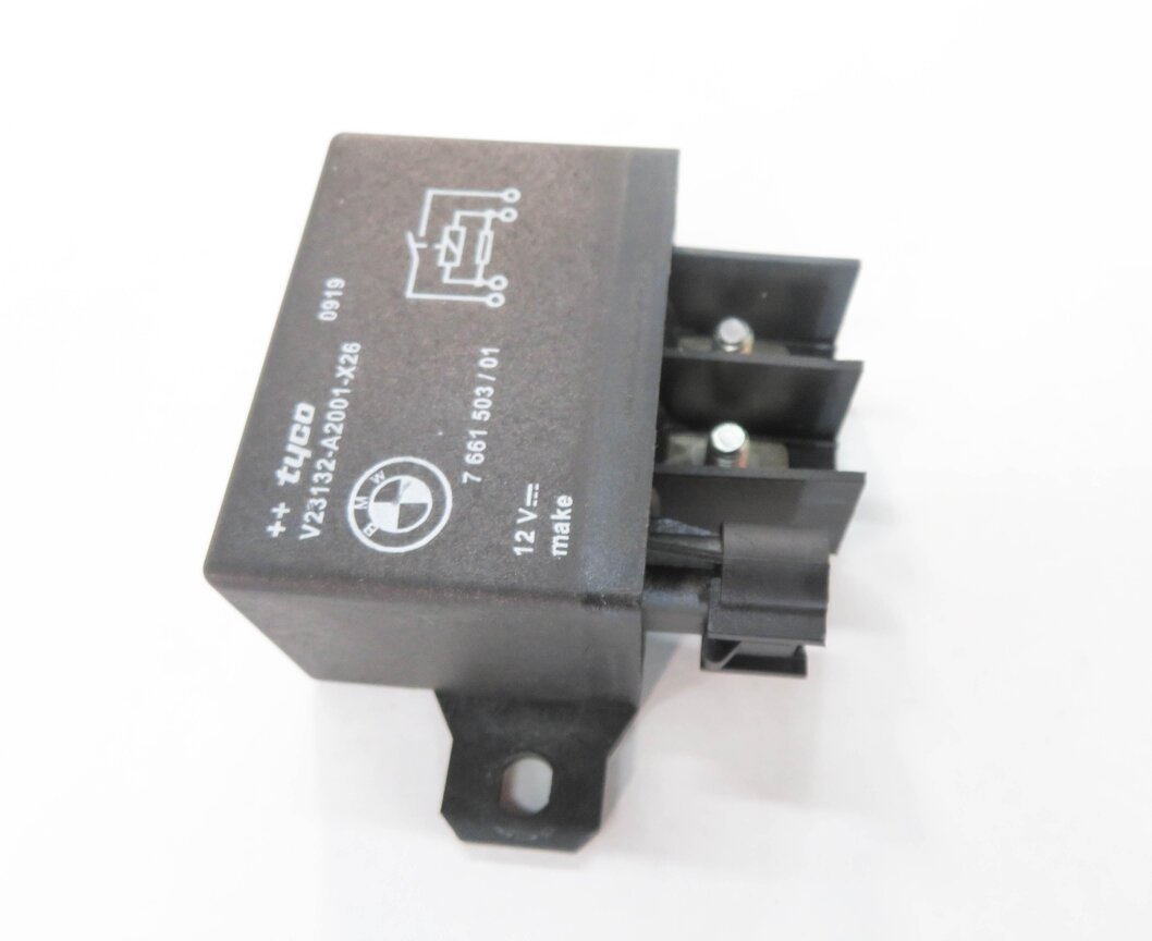 Thumbnail 2: 2009 BMW 750i (F01) COOLING FAN RELAY MODULE