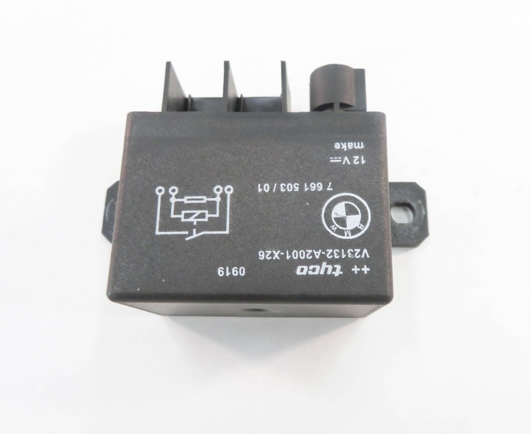 Thumbnail 4: 2009 BMW 750i (F01) COOLING FAN RELAY MODULE