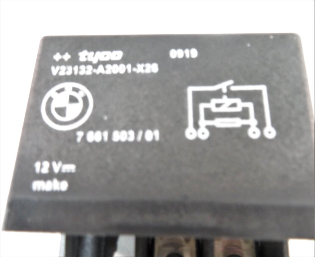 Thumbnail 6: 2009 BMW 750i (F01) COOLING FAN RELAY MODULE