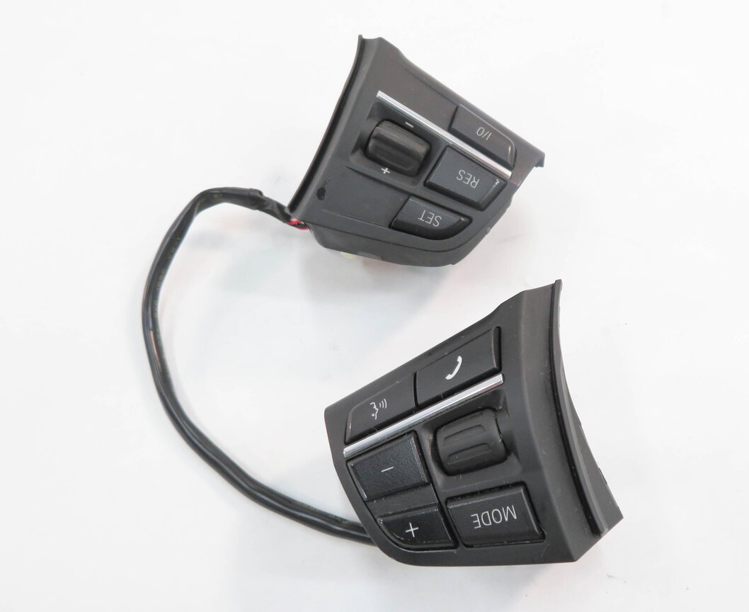 Thumbnail 6: 2009 BMW 750i (F01) STEERING CRUISE CONTROL PHONE MODE SWITCH BUTTON SET