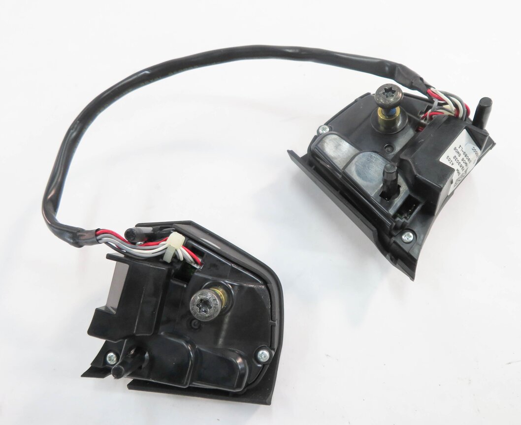 Thumbnail 7: 2009 BMW 750i (F01) STEERING CRUISE CONTROL PHONE MODE SWITCH BUTTON SET