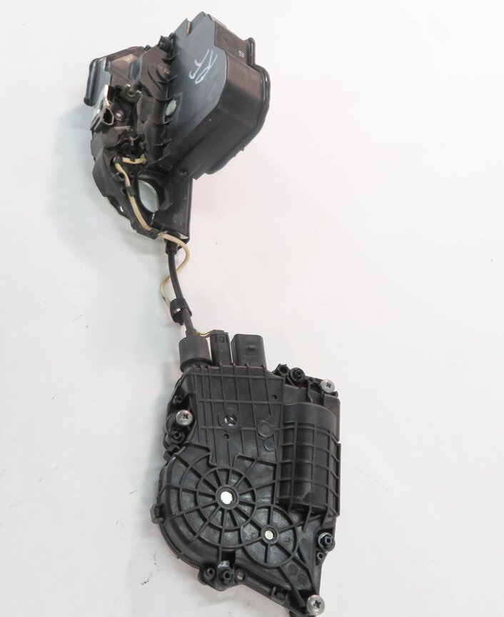 Thumbnail 3: 10-16 BMW 528i 535i 550i 750i 760i (F01 F10) RIGHT FRONT SOFT CLOSE DOOR LATCH