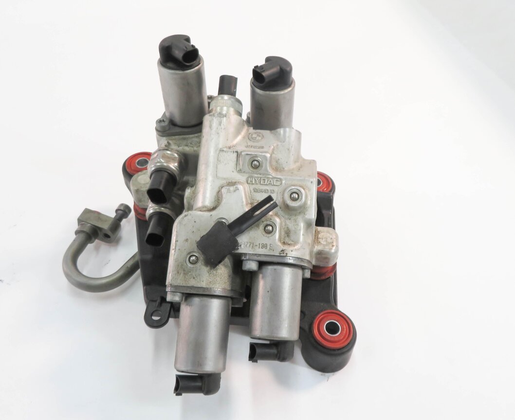 2009 BMW 750i (F01) 4.4L N63 TURBO ENGINE - DYNAMIC DRIVE SUSPENSION VALVE BLOCK
