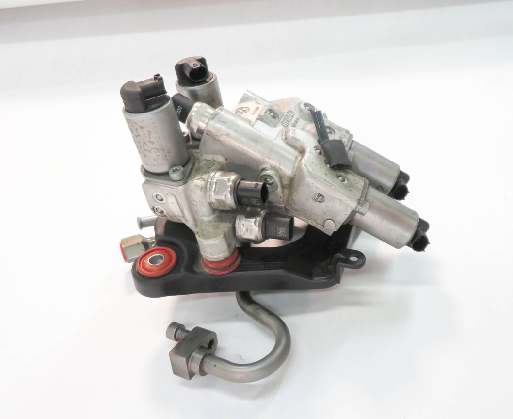 Thumbnail 3: 2009 BMW 750i (F01) 4.4L N63 TURBO ENGINE - DYNAMIC DRIVE SUSPENSION VALVE BLOCK