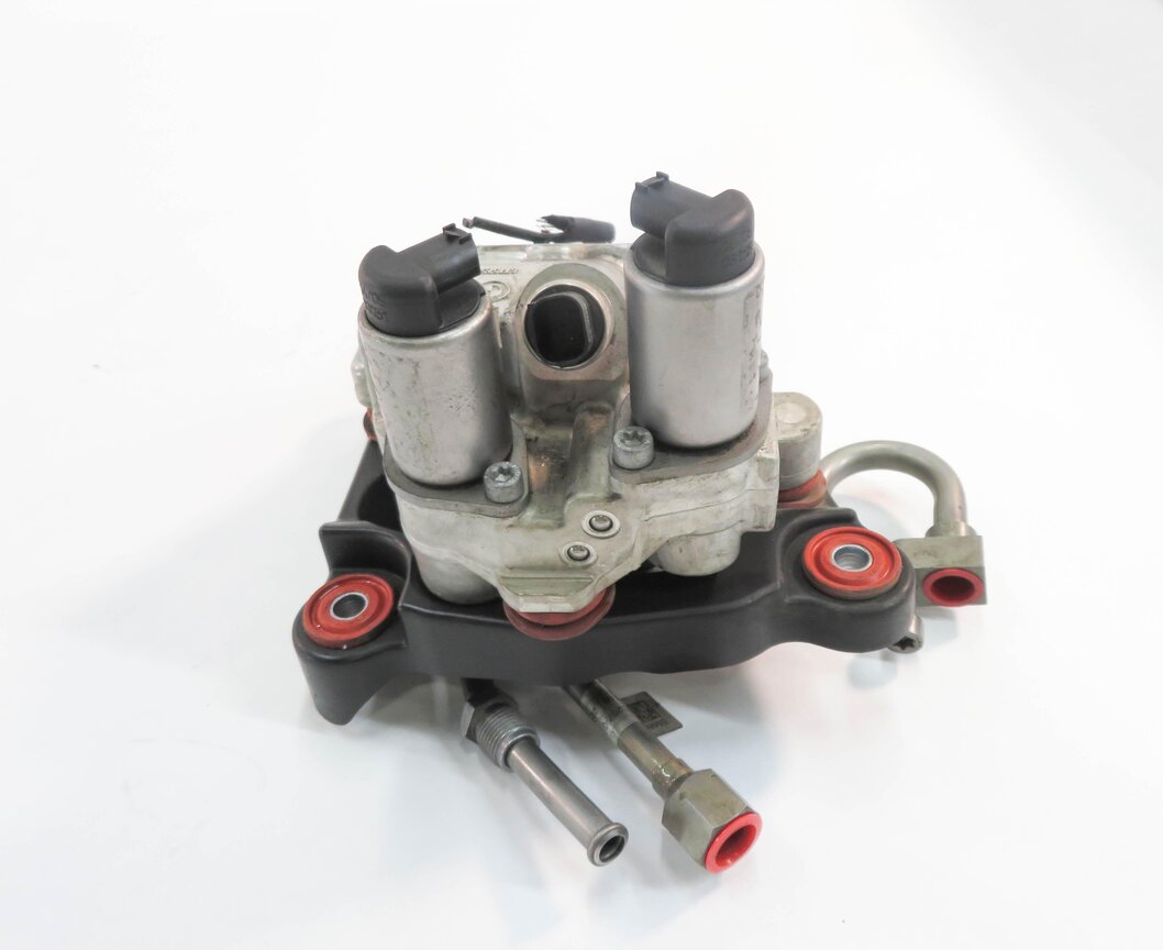 Thumbnail 4: 2009 BMW 750i (F01) 4.4L N63 TURBO ENGINE - DYNAMIC DRIVE SUSPENSION VALVE BLOCK