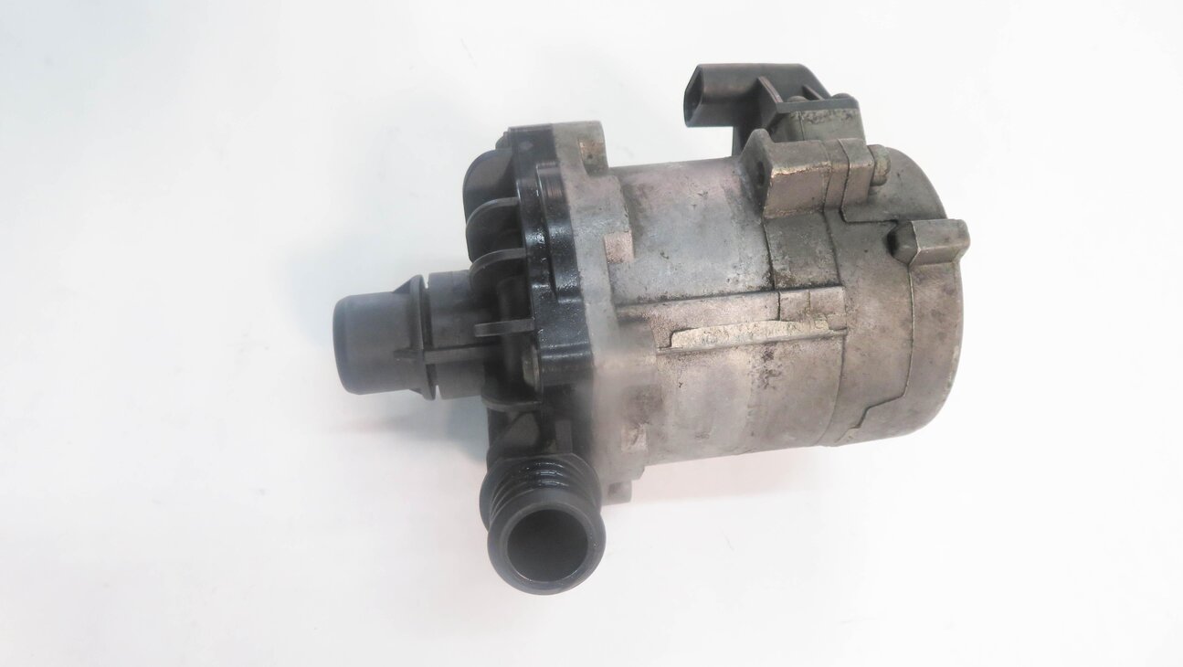 Thumbnail 3: 2009 BMW 750i (F01) 4.4L N63 TWIN TURBO ENGINE - AUX AUXILIARY WATER PUMP