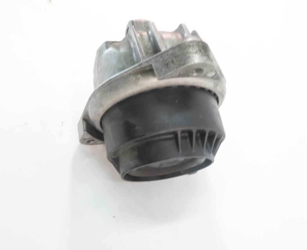 Thumbnail 4: 2009 BMW 750i (F01) 4.4L N63 TWIN TURBO RIGHT PASSENGER SIDE ENGINE MOTOR MOUNT