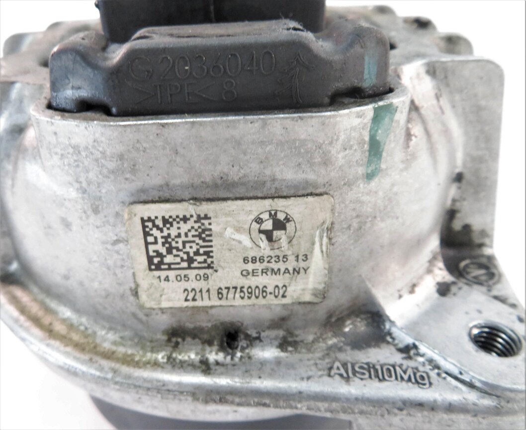 Thumbnail 7: 2009 BMW 750i (F01) 4.4L N63 TWIN TURBO RIGHT PASSENGER SIDE ENGINE MOTOR MOUNT