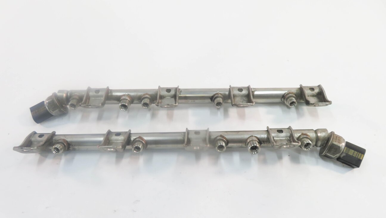 Thumbnail 2: 2009 BMW 750i (F01) 4.4L N63 TWIN TURBO - LEFT & RIGHT ENGINE FUEL RAIL SET-2
