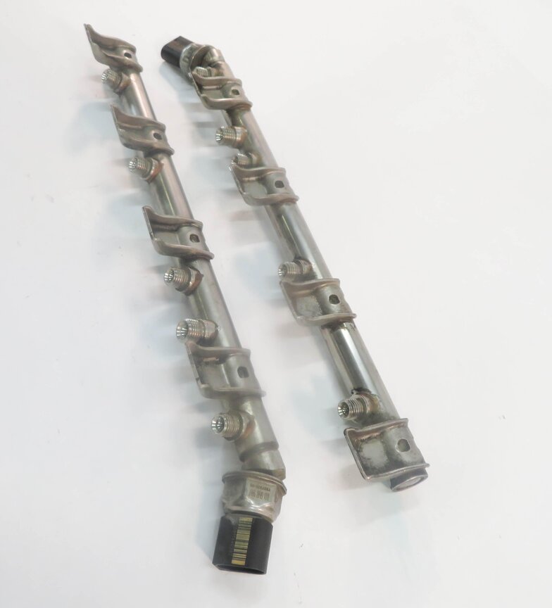 Thumbnail 4: 2009 BMW 750i (F01) 4.4L N63 TWIN TURBO - LEFT & RIGHT ENGINE FUEL RAIL SET-2