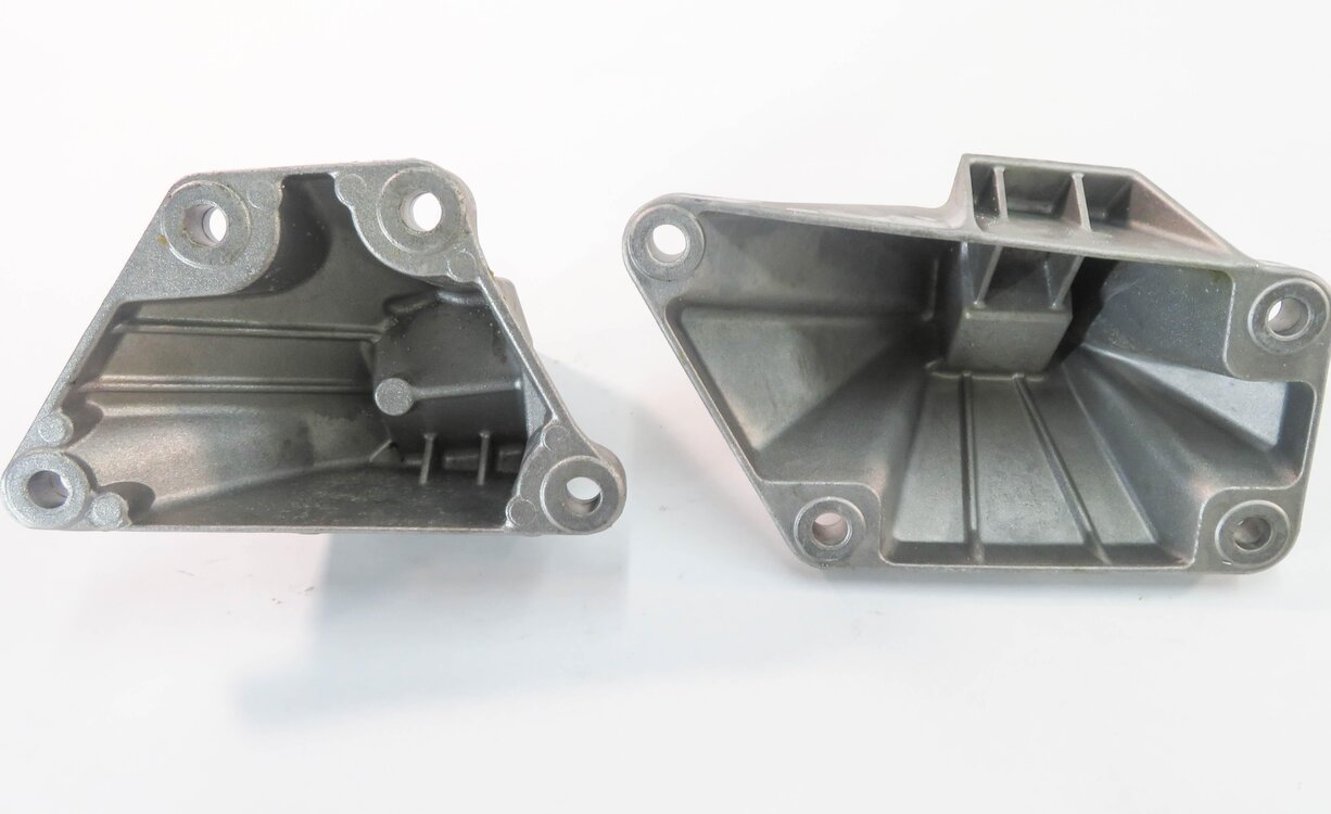 Thumbnail 6: 2009 BMW 750i (F01) 4.4L N63 TWIN TURBO - LEFT & RIGHT ENGINE MOUNT BRACKET SET