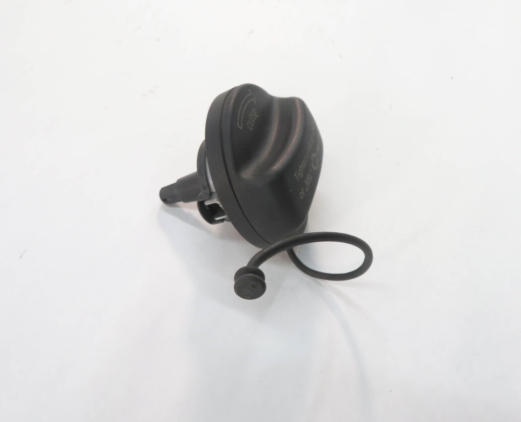 Thumbnail 3: 2014 BMW 740i (F01) GAS CAP FUEL TANK FILLER LID