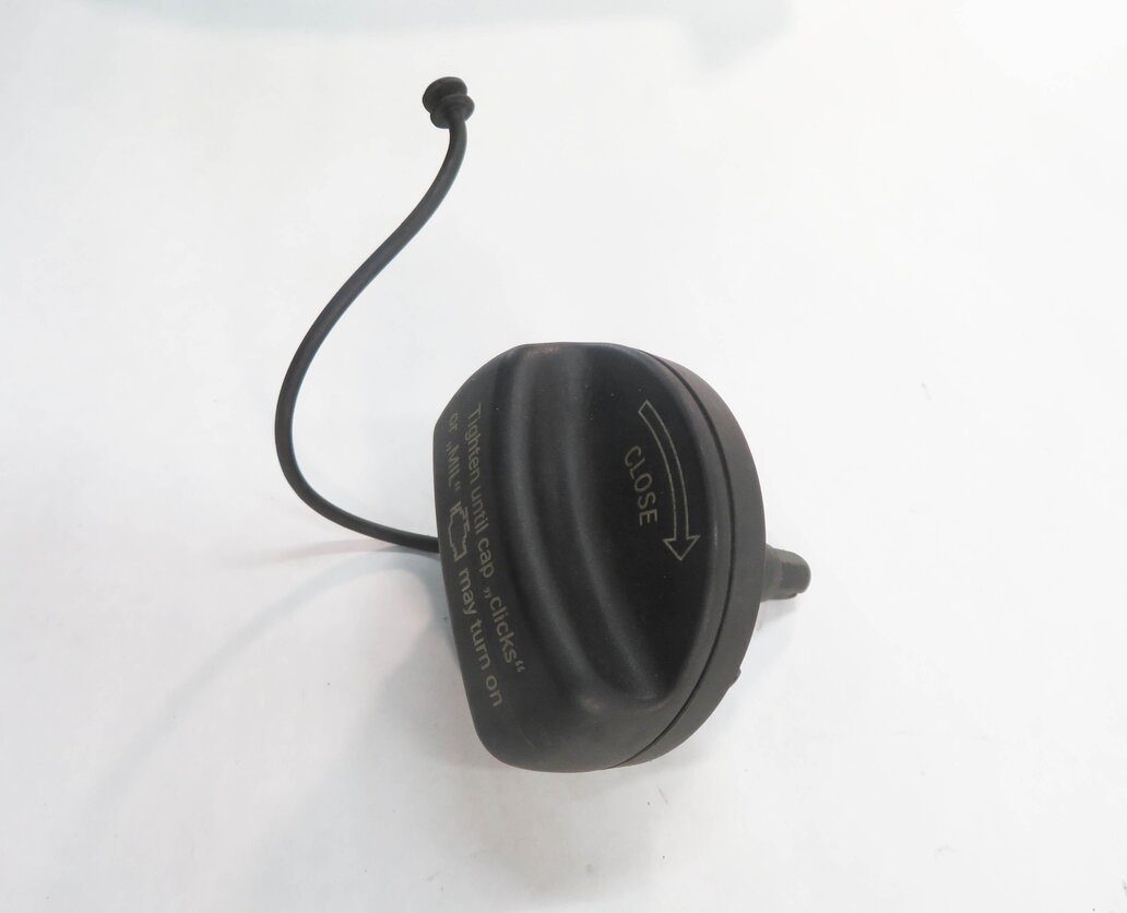 Thumbnail 4: 2014 BMW 740i (F01) GAS CAP FUEL TANK FILLER LID
