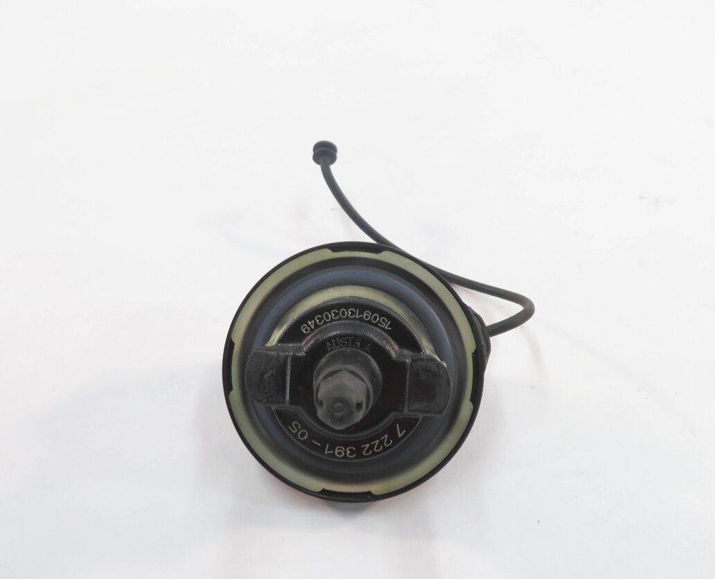 Thumbnail 5: 2014 BMW 740i (F01) GAS CAP FUEL TANK FILLER LID