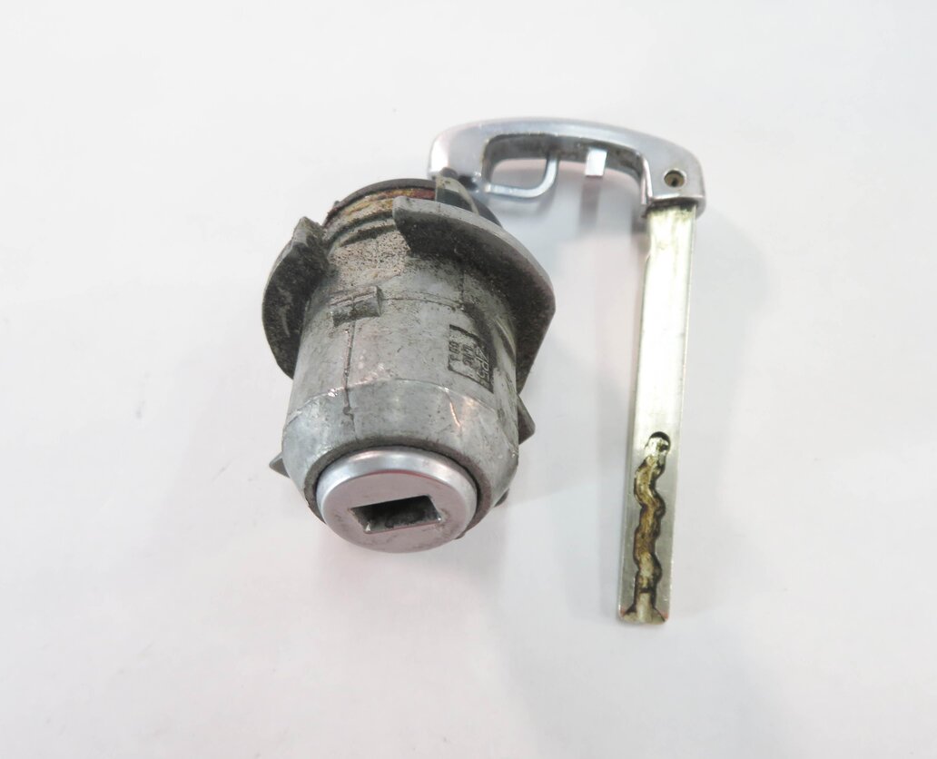 Thumbnail 6: 2014 BMW 740i (F01) LEFT FRONT DRIVER DOOR HANDLE TRUNK LOCK CYLINDER & KEY SET