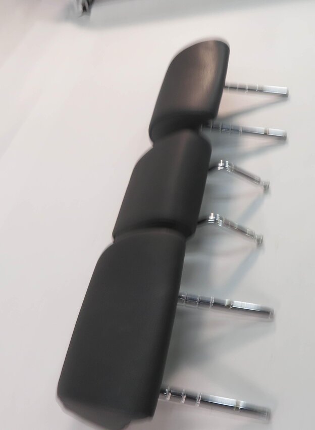 Thumbnail 2: 2014 BMW 740i (F01) REAR - LEFT / CENTER / RIGHT - HEADREST SET (BLACK LEATHER)