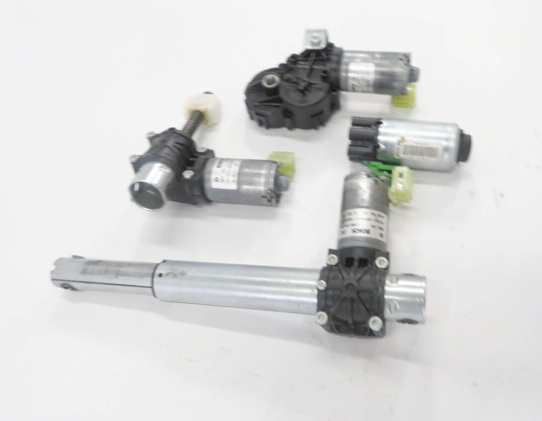 Thumbnail 2: 2013 BMW 528i (F10) RIGHT FRONT PASSENGER SEAT TRACK SEAT MOTOR SET-4