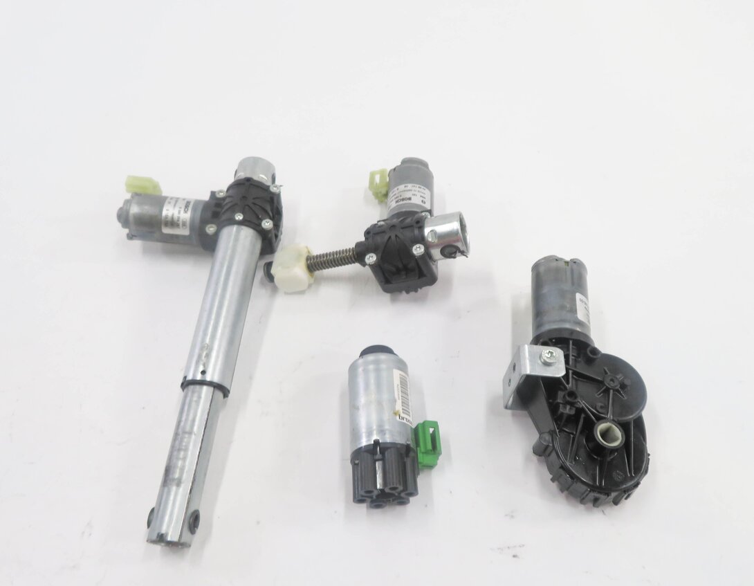 Thumbnail 4: 2013 BMW 528i (F10) RIGHT FRONT PASSENGER SEAT TRACK SEAT MOTOR SET-4