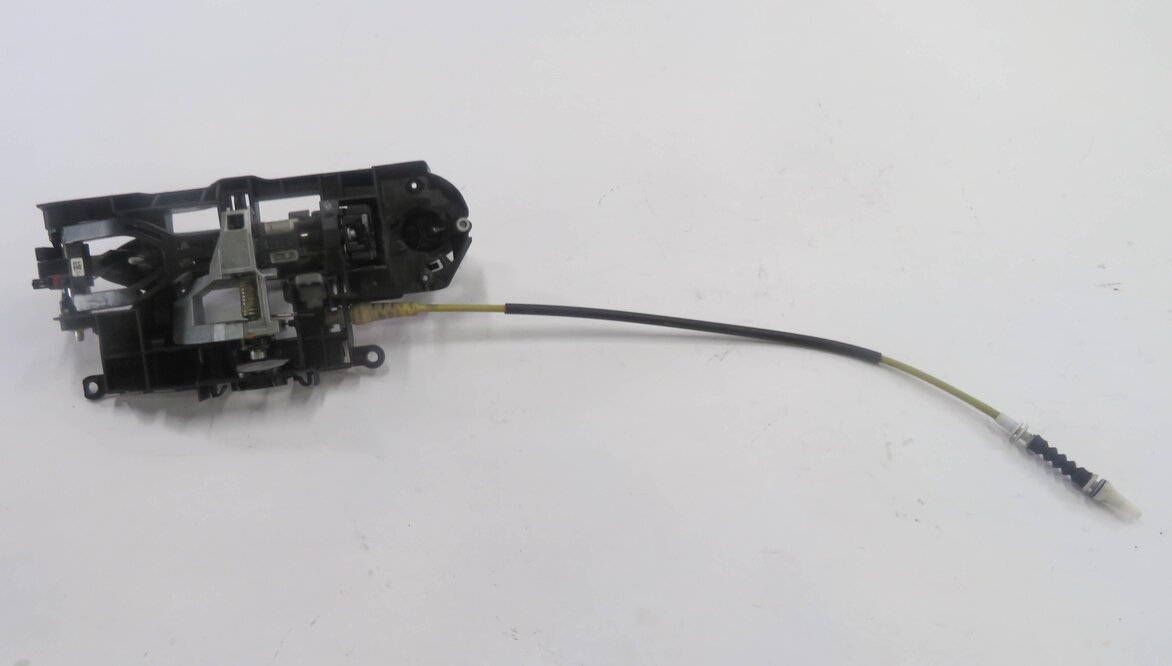Thumbnail 2: 2011-2016 BMW 528i 535i 550i M5 (F10) RIGHT FRONT DOOR HANDLE w/ LIGHT (BLACK)