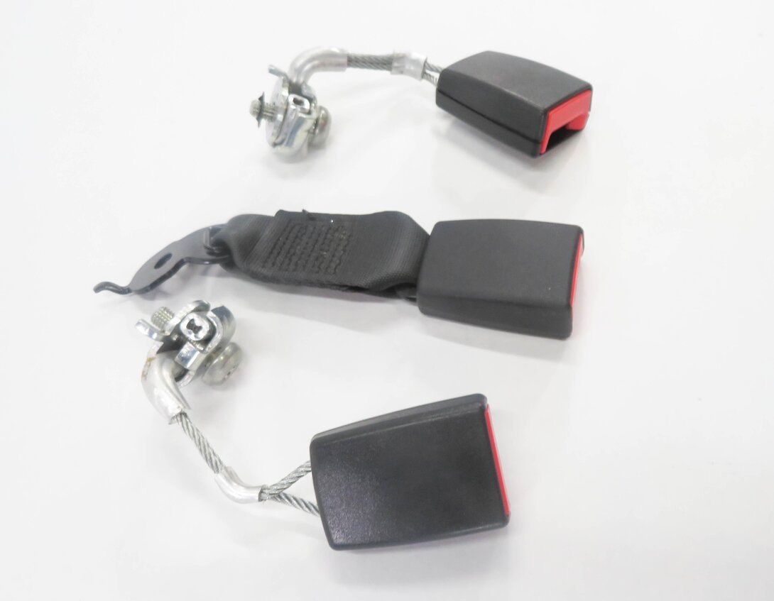 Thumbnail 3: 2013 BMW 528i (F10) REAR SEAT SEATBELT BUCKLE RECEIVER SET-3 (BLACK)