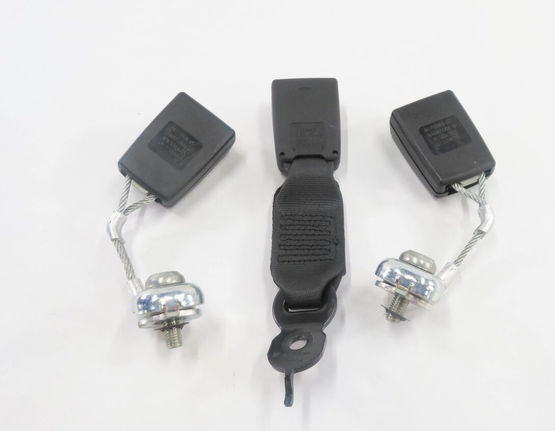 Thumbnail 5: 2013 BMW 528i (F10) REAR SEAT SEATBELT BUCKLE RECEIVER SET-3 (BLACK)