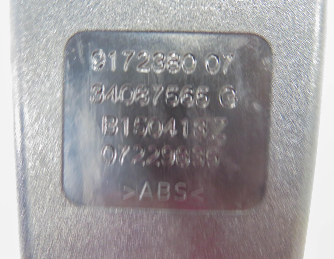Thumbnail 6: 2013 BMW 528i (F10) REAR SEAT SEATBELT BUCKLE RECEIVER SET-3 (BLACK)