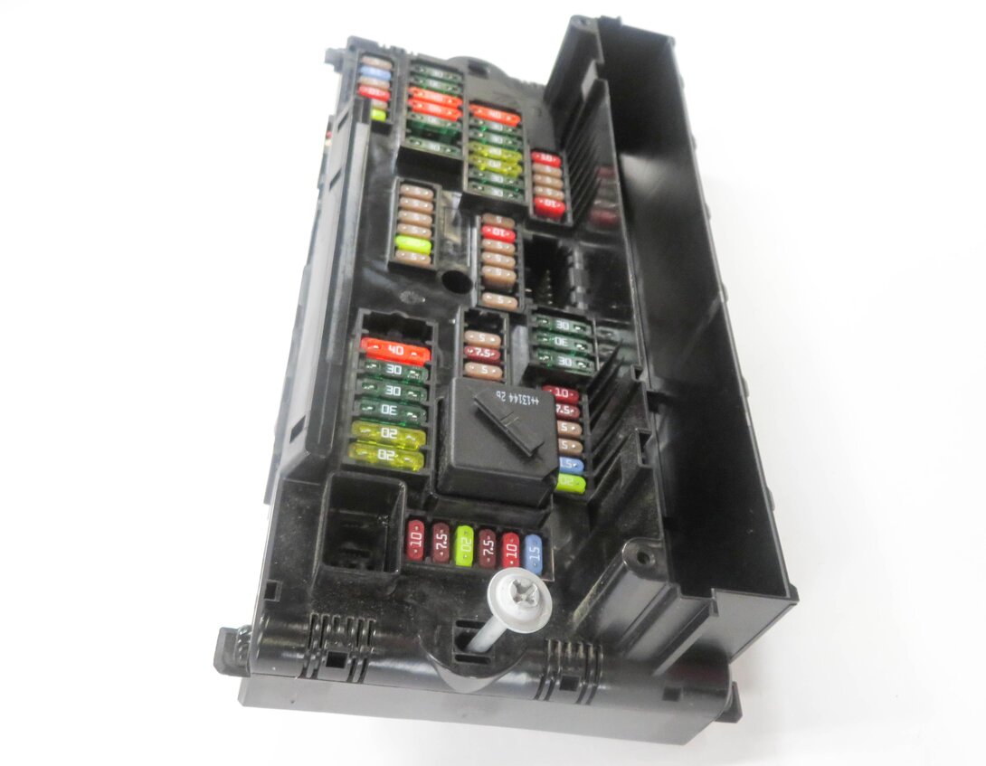 Thumbnail 2: 2013 BMW 528i (F10) FRONT POWER DISTRIBUTION FUSE BOX