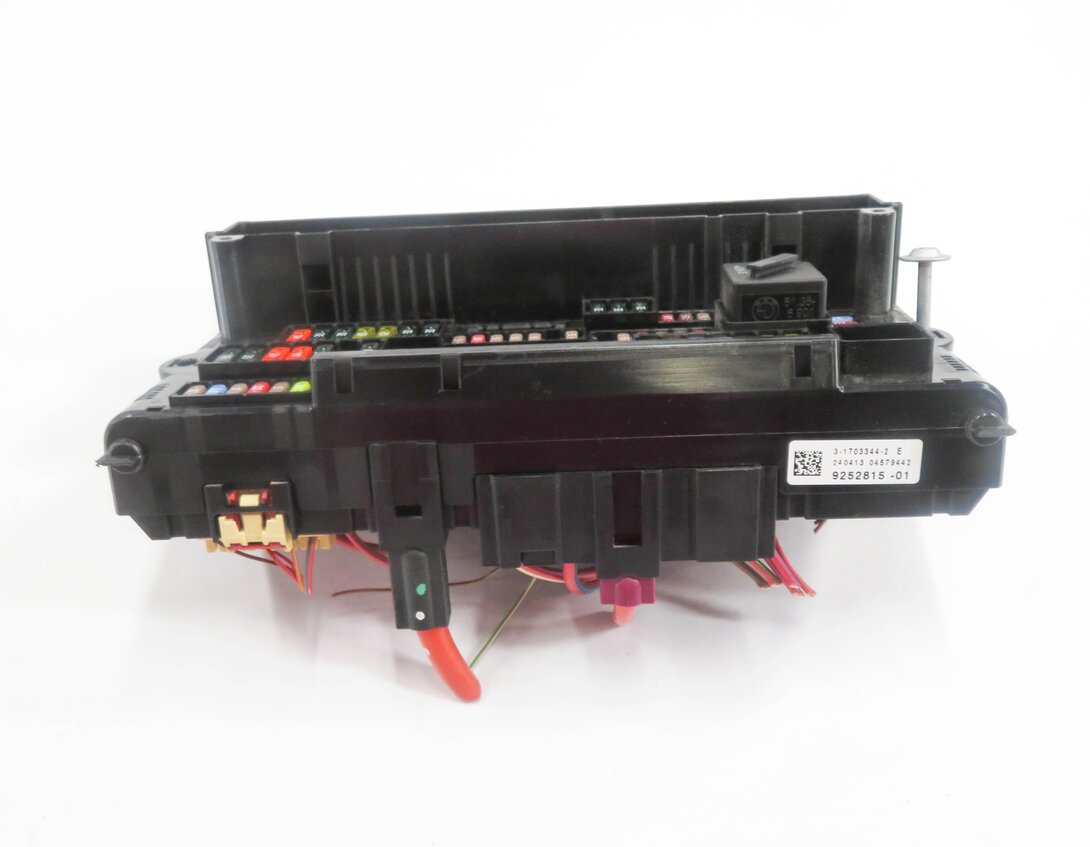 Thumbnail 4: 2013 BMW 528i (F10) FRONT POWER DISTRIBUTION FUSE BOX